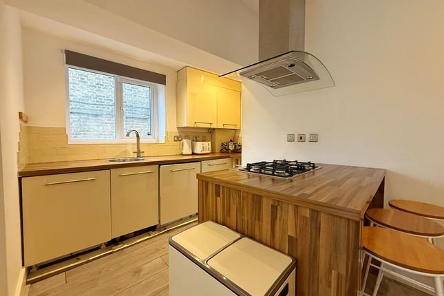 Gleneldon Road, London photo 5