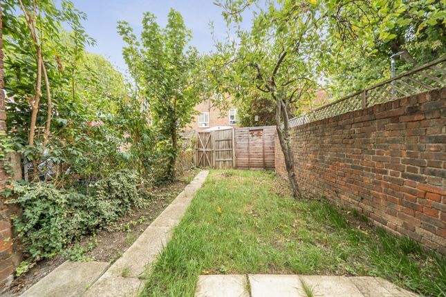 79, Langdale Close, London photo 4