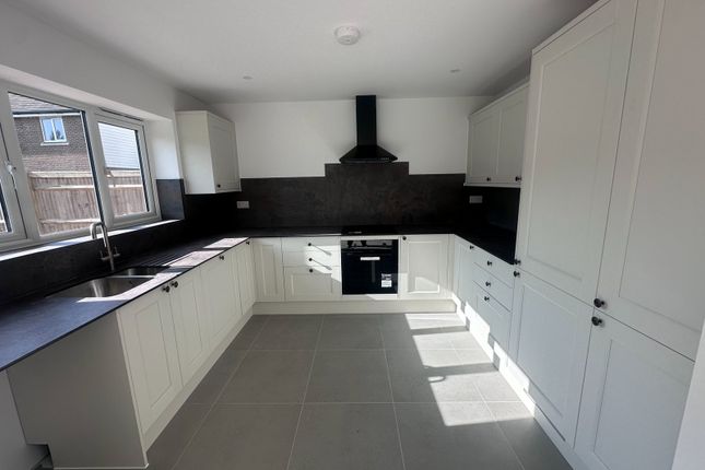 43, Edward Way, Polegate photo 3