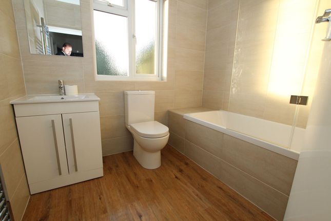 33 Fouracres road, Enfield photo 3