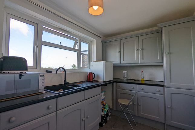 Flat 32, Eastbourne photo 4