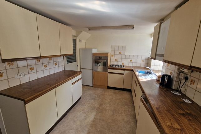 15 Bower Hinton, Martock photo 4