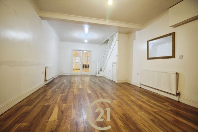 29 Belton Road, London photo 2