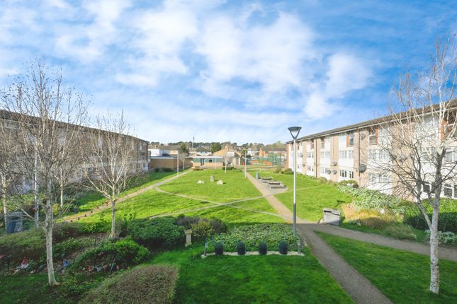 2-bed maisonette on 51, Macers Court, Broxbourne, £220,000