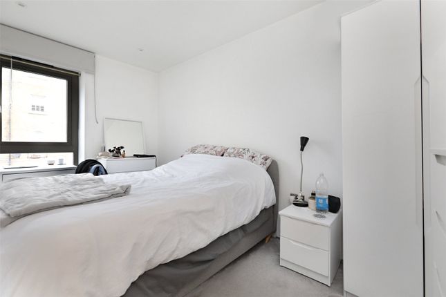 Flat to rent in Compass Apartments, Rotherhithe Street, London