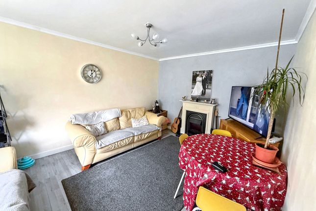 49, Willow Crescent, Consett photo 2