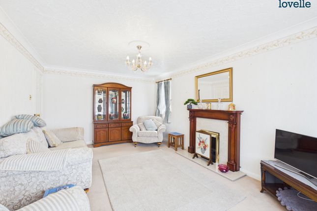 3, Tennyson Close, Caistor photo 3