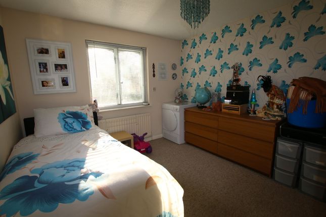 Flat for sale in Albany Park, Colnbrook, Slough