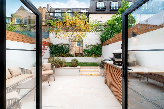 16, Treadgold Street, London photo 3