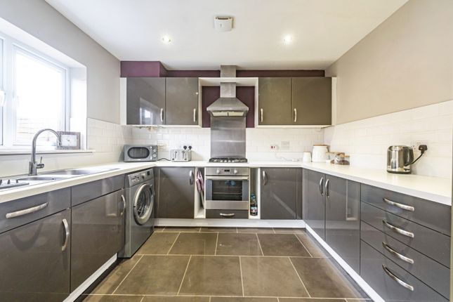 12, Swift Fields, Bracknell photo 4