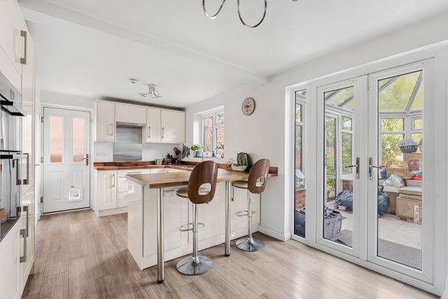 7, Lyndley Chase, Cheltenham photo 5