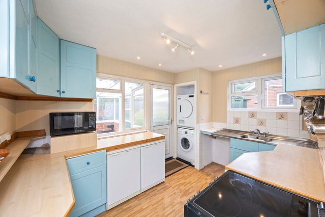 34 Dawn Crescent, Steyning photo 3