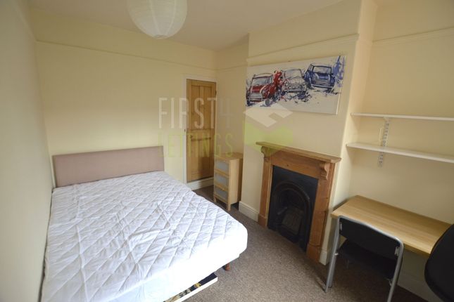 Terraced house to rent in Clarendon Park Road, Leicester