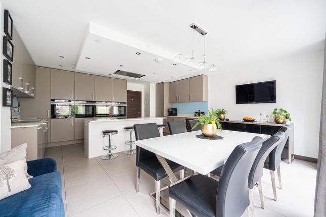 15, Noel Coward Avenue, Denham photo 4
