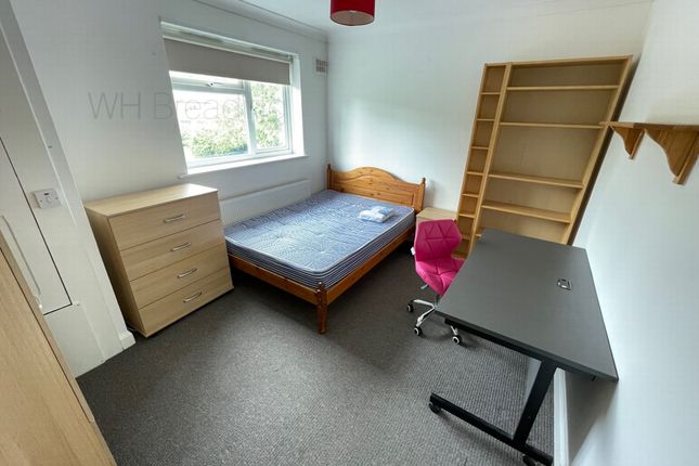 Room to rent in Hillside Avenue, Canterbury
