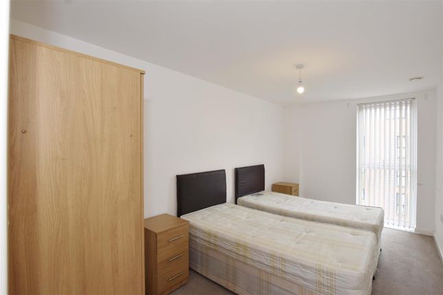 25, Smith House, Matthews Close, Middlesex photo 4