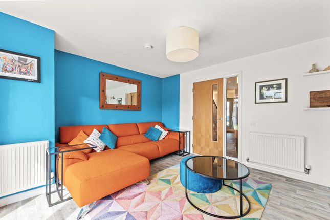 34, Snibble Gardens, Livingston photo 4