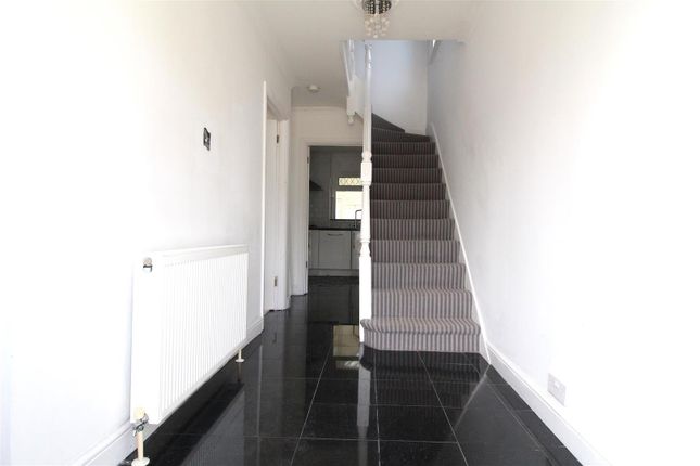59, Derek Avenue, West Ewell photo 3