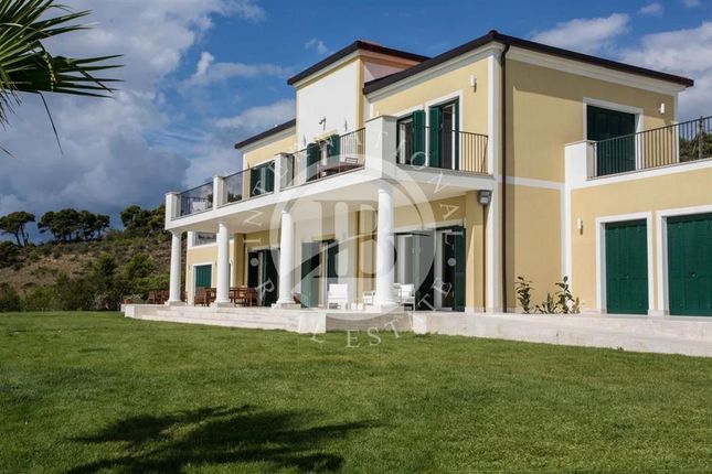 Villa for sale in Cipressa, Liguria, 18017, Italy