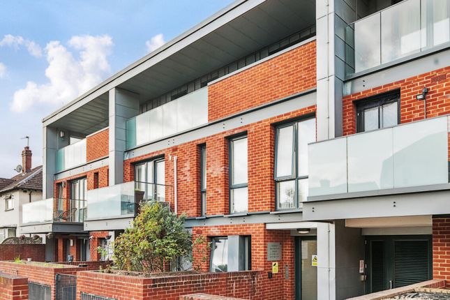 Thumbnail Flat for sale in Eltham Hill, Eltham