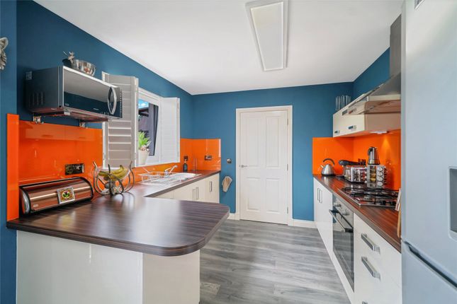 62, Springbank Crescent, Glasgow photo 4