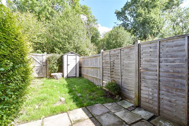 Mapledown Close Southwater, Horsham photo 2
