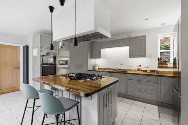 11, Hill Top Lane, Saffron Walden photo 3
