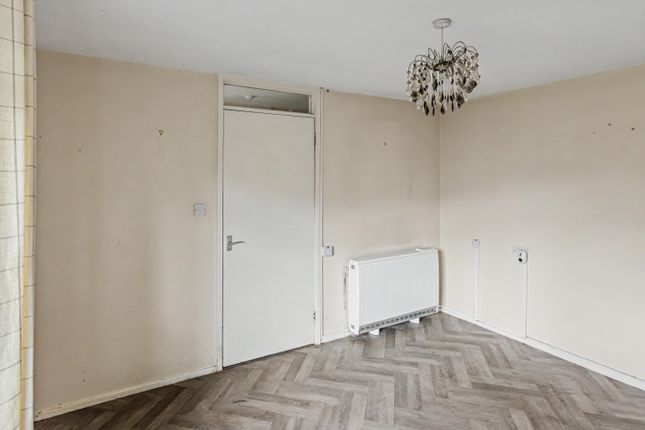 135 Lime Kiln, Royal Wooton Bassett photo 3