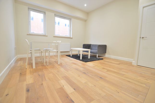 Flat 18 Princes House, 15 High Street, Slough photo 3