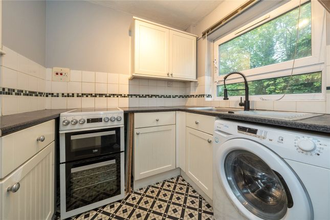22 Newlands Court,, Addlestone Park, Surrey photo 2
