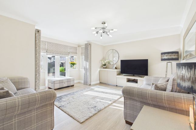 33 Glen Shee Gardens, Carluke photo 2