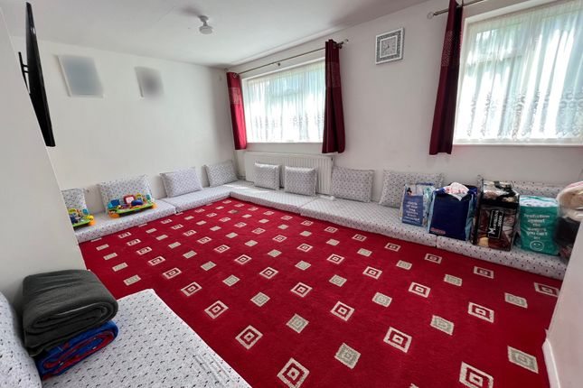 Town house to rent in The Brambles, West Drayton