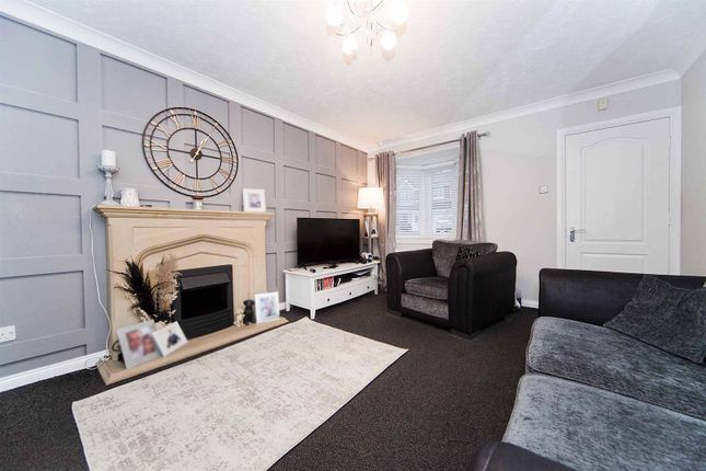 27, Lakemore, Peterlee photo 3