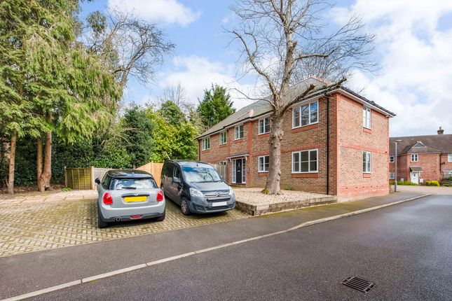 4, Netherwood Close, Midhurst photo 2