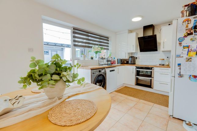 4, Merryhill, Northampton photo 4