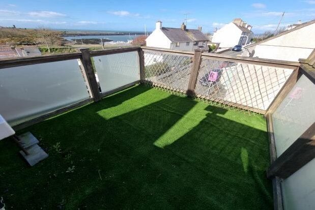 End terrace house to rent in Porthyfelin, Holyhead
