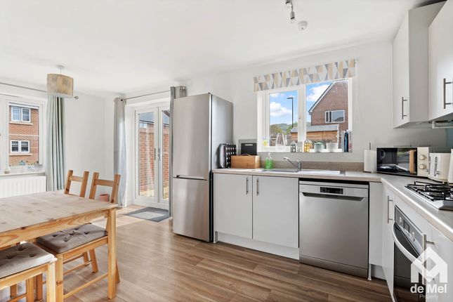 31, Primrose Close, Cheltenham photo 2