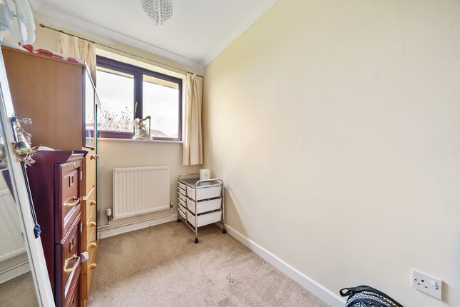 Flat for sale in Frosthole Crescent, Fareham