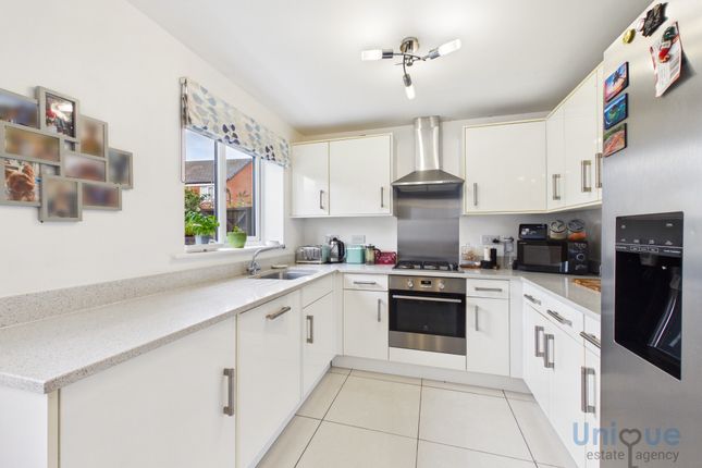 14, Almond Close, Lytham St. Annes photo 4