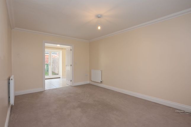 27 Eccles Way, Holt photo 3