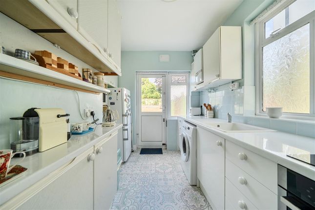 15, Pembroke Avenue, Surbiton photo 4