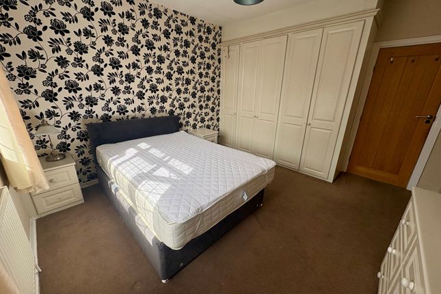 27, Cardiff photo 3