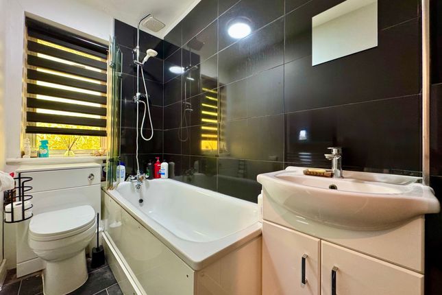 34 Edrick Road, Edgware photo 4