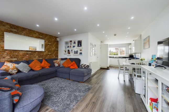 End terrace house for sale in Royal Avenue, Calcot, Reading