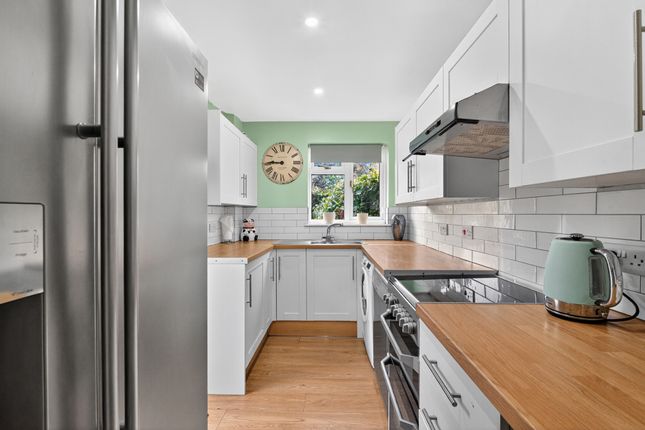 2-bed other on 53, Deirdre Avenue, Wickford, £400,000