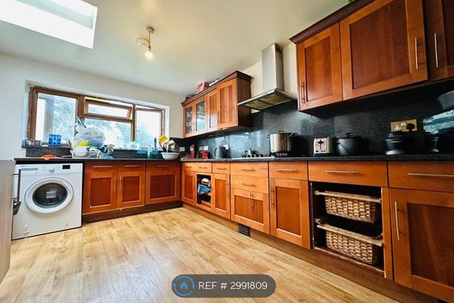 Murtwell Drive, Chigwell photo 5