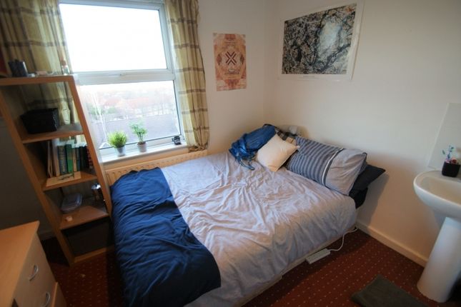 Flat to rent in Leicester Grove, University, Leeds