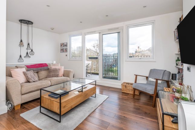 Flat for sale in Maygrove Road, London