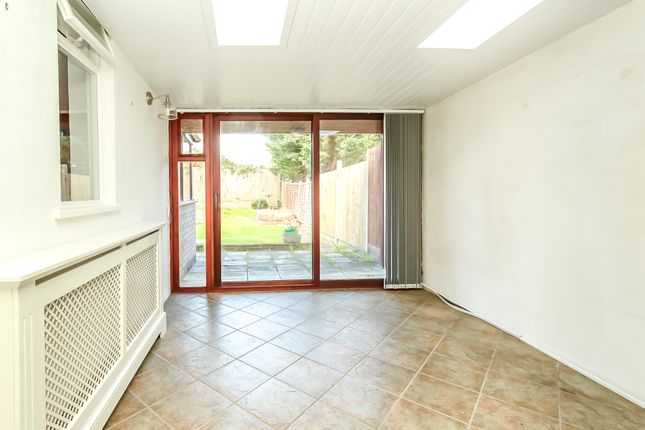 29, Harvey Road, Wellingborough photo 4
