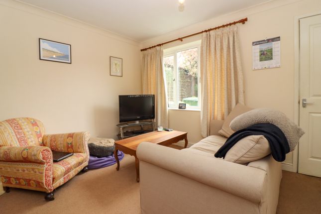 16, Appledown Close, Alresford photo 2
